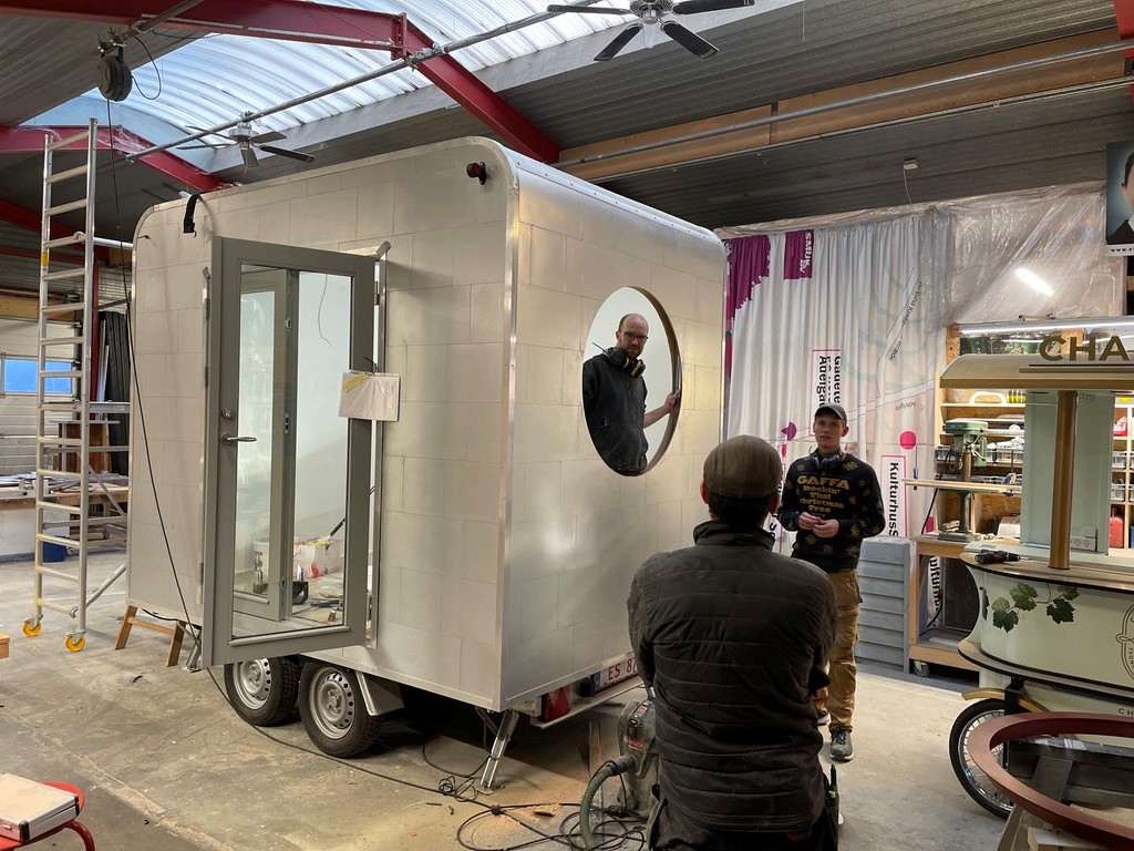 Forestillings vogn, med plads til scenekunst