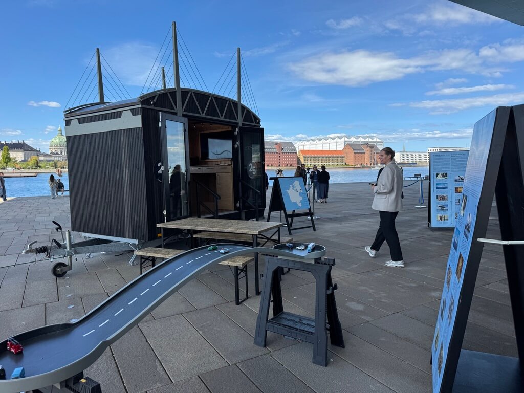 E57BF58B B7AF 453F BDB4 3D469C658709 1 105 C